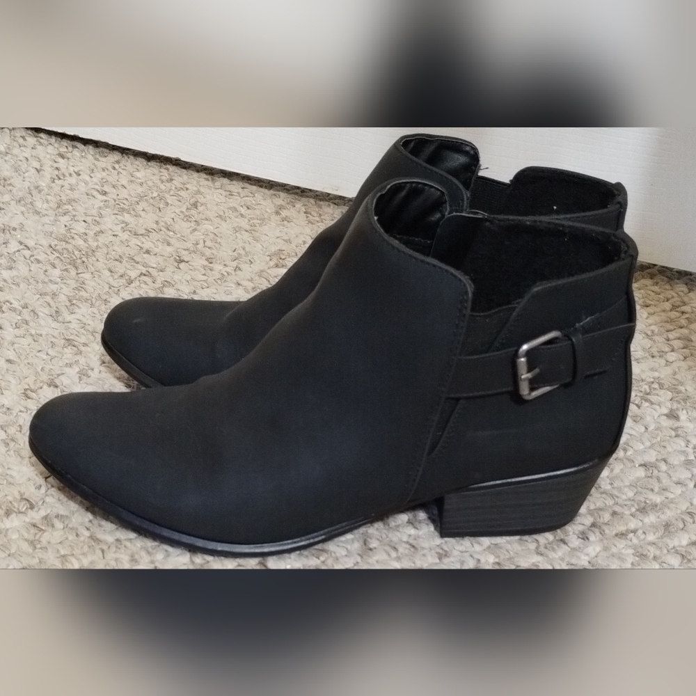 Esprit Women's Size 10M Black Faux Leather Ankle Booties